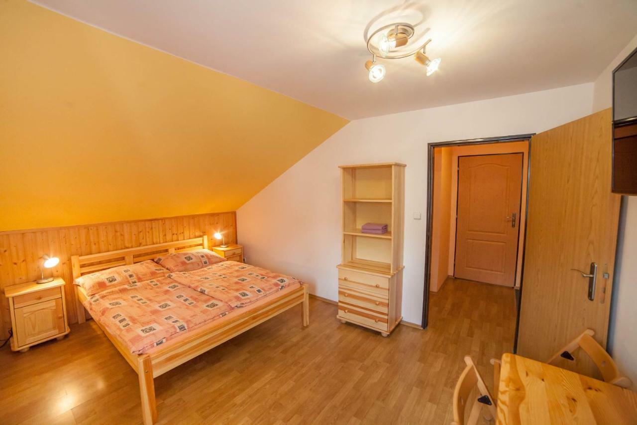 Penzion Na Rozcestí Janov nad Nisou Exterior foto